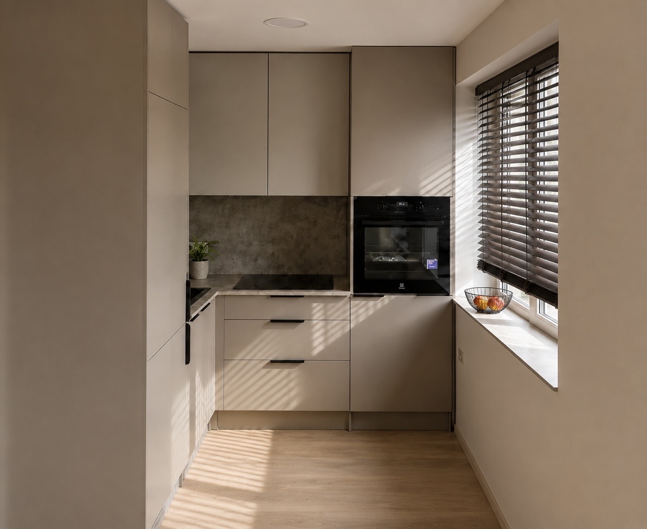 Šviesių apartamentų miegamojo baldai