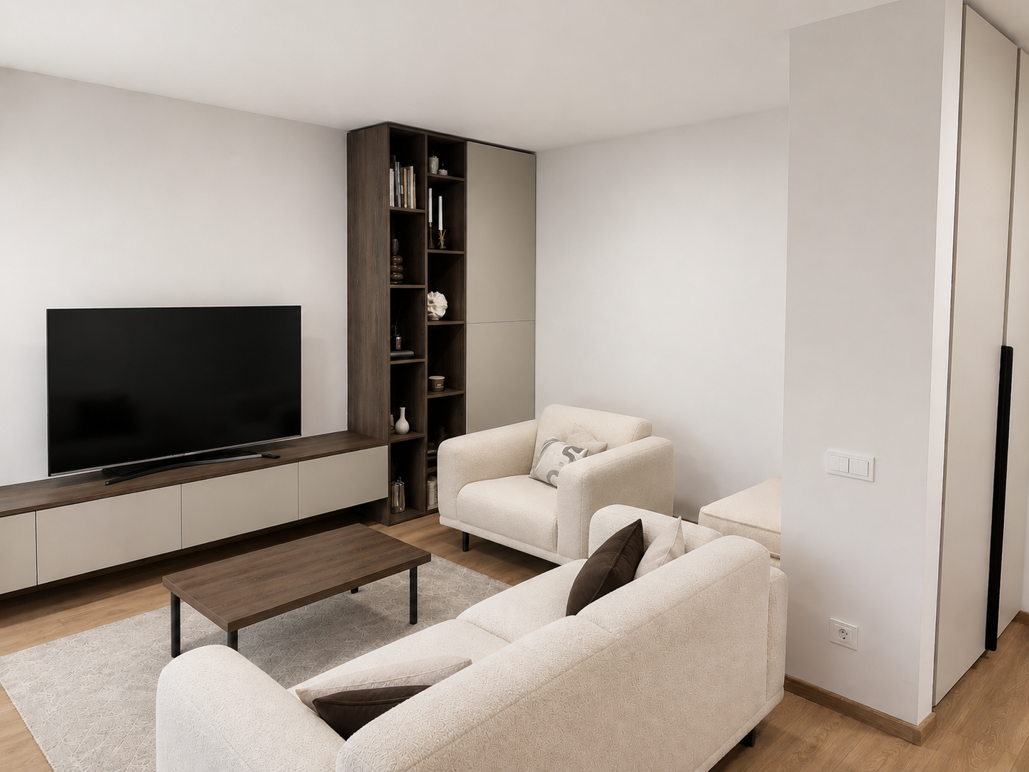 Šviesių apartamentų bendras interjero vaizdas